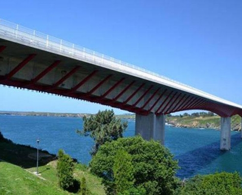 A_bridge_going_over_water
