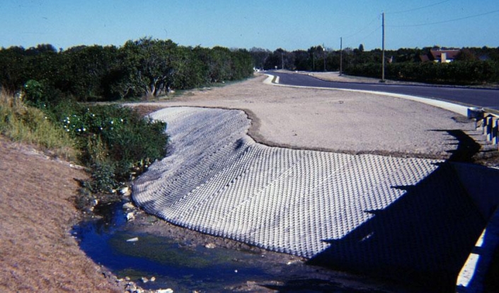 fabric_formed_concrete_for_stormwater_channel_prot