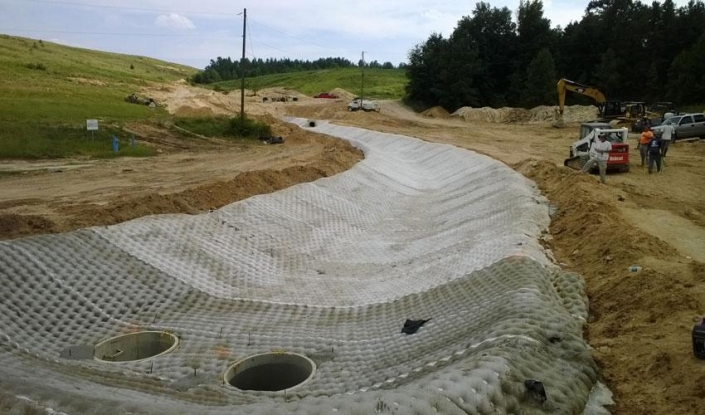 fabriforms_being_installed_to_help_control_landfil