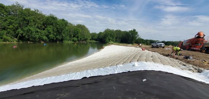 Hydrotex articulating block installed on the bank of a river