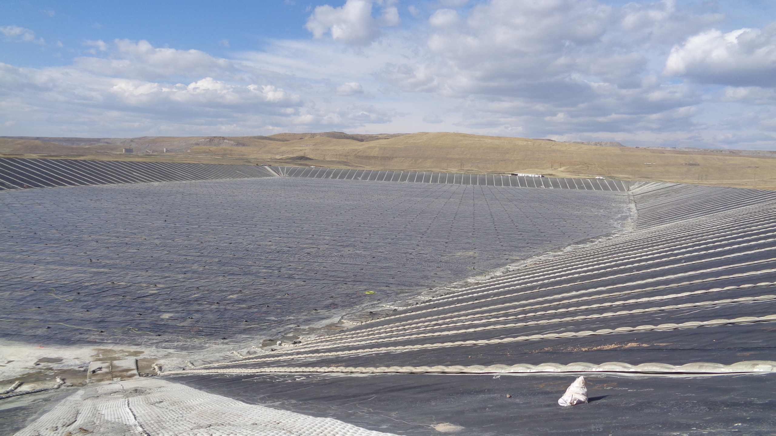 Geomembrane-Ballast-System-PacifiCorp-WY-1-scaled