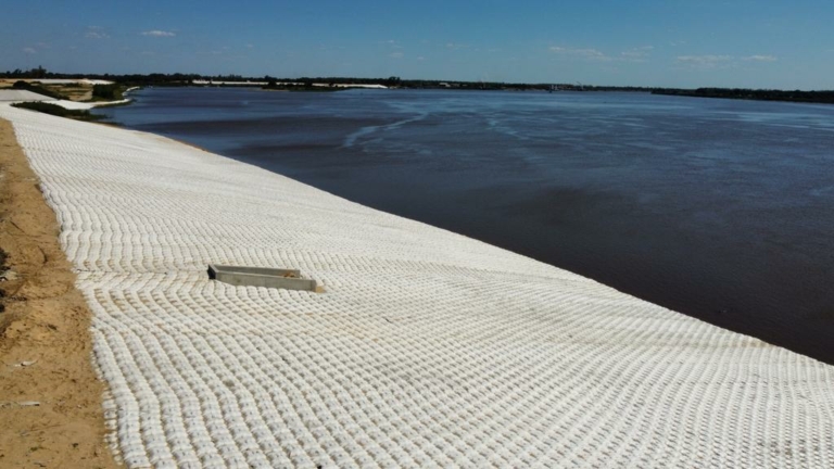 Hydrotex enviromat installed at waters edge
