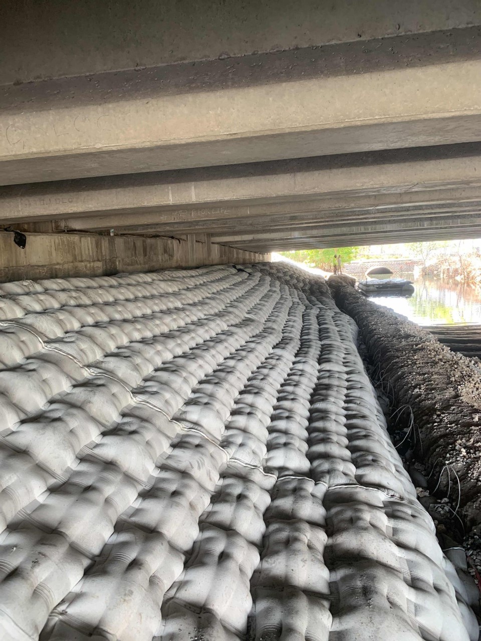 articulated-concrete-block-mats-2-1 underpass articulating block second angle