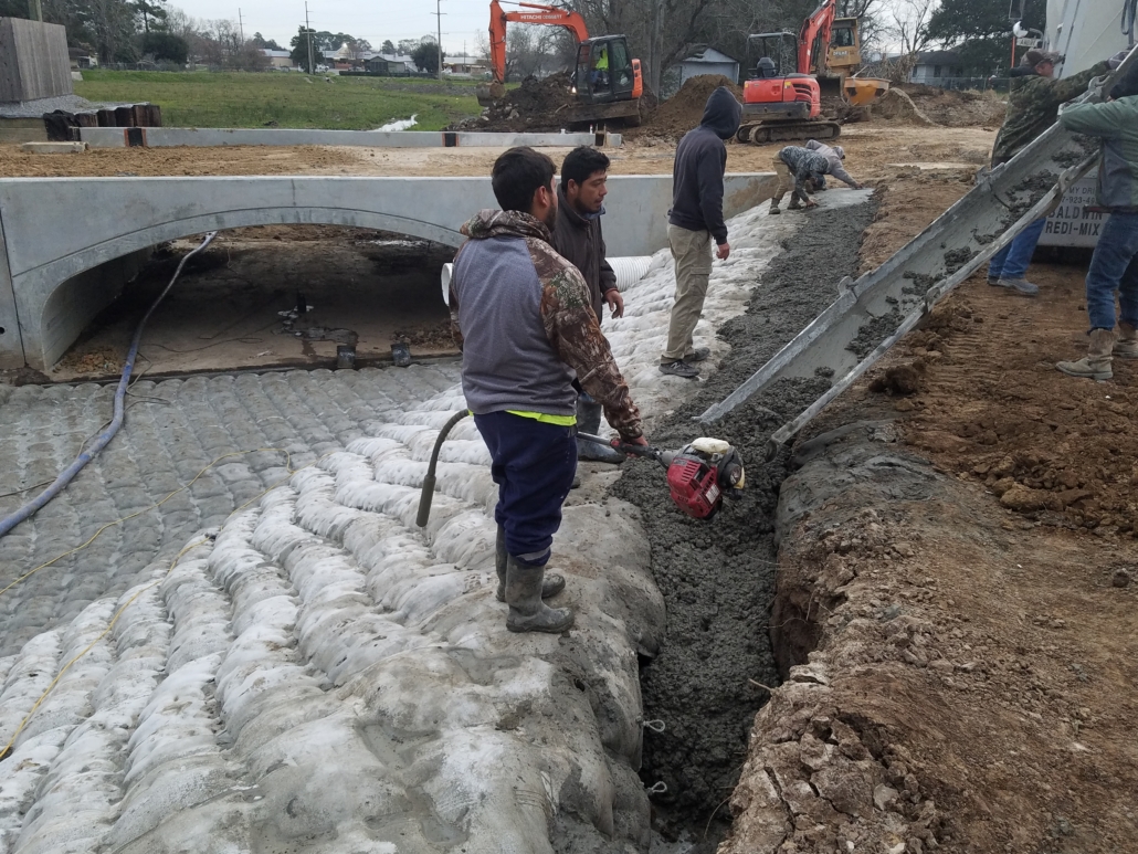 bridge-scour-prevention-pouring-concrete Pouring concrete for bridge scour prevention install